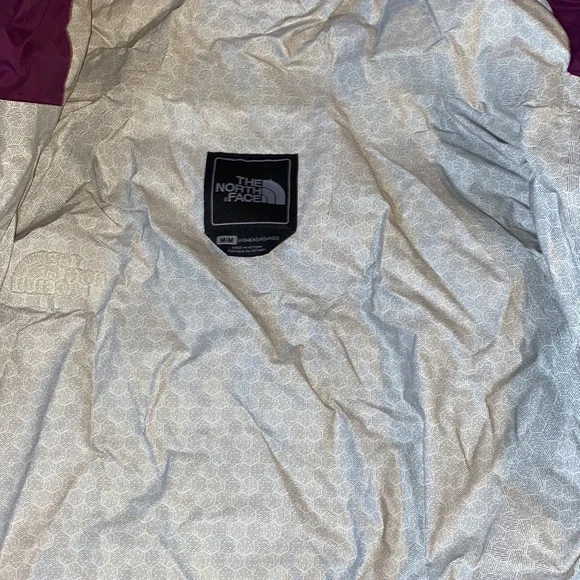 The North Face wind breaker - Picture 2 of 4